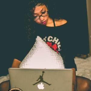 Meet your Posher, Kaila